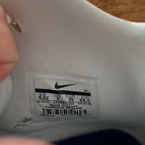 Nike Kyrie 4–Uncle Drew - Picture 5 of 8